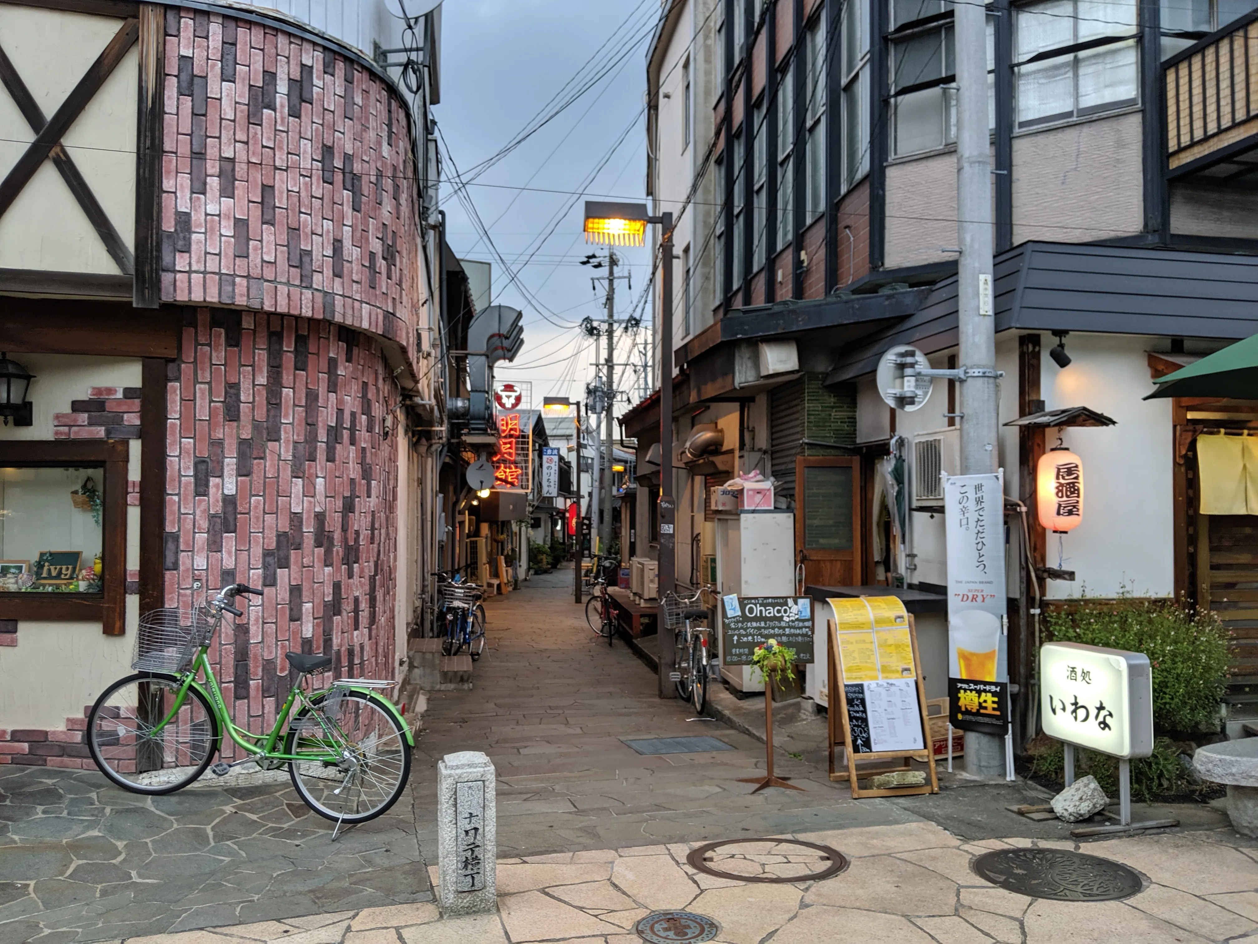 alley.Dl168dgL.jpg