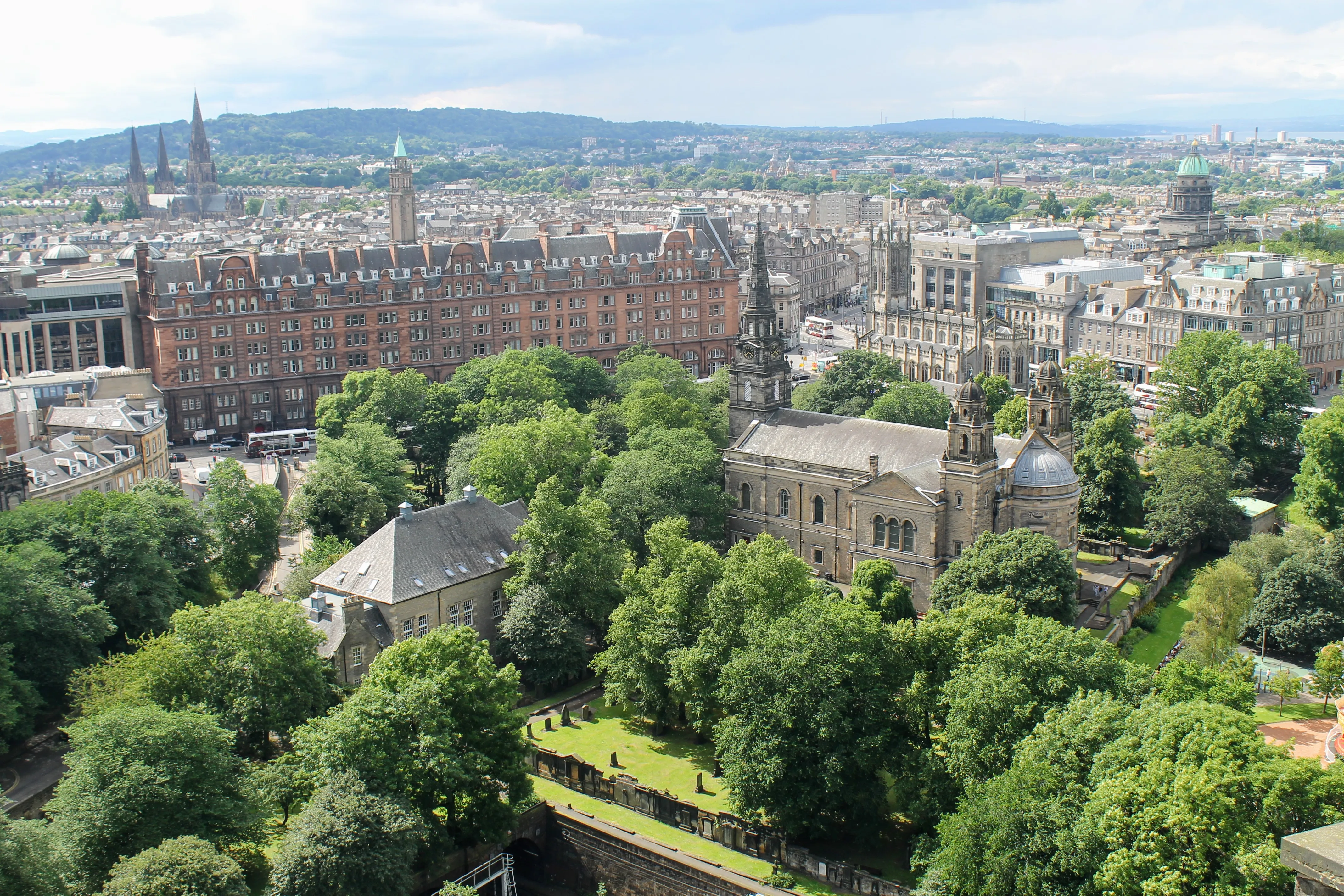 edinburgh castle view.BBaOlrLA.jpg