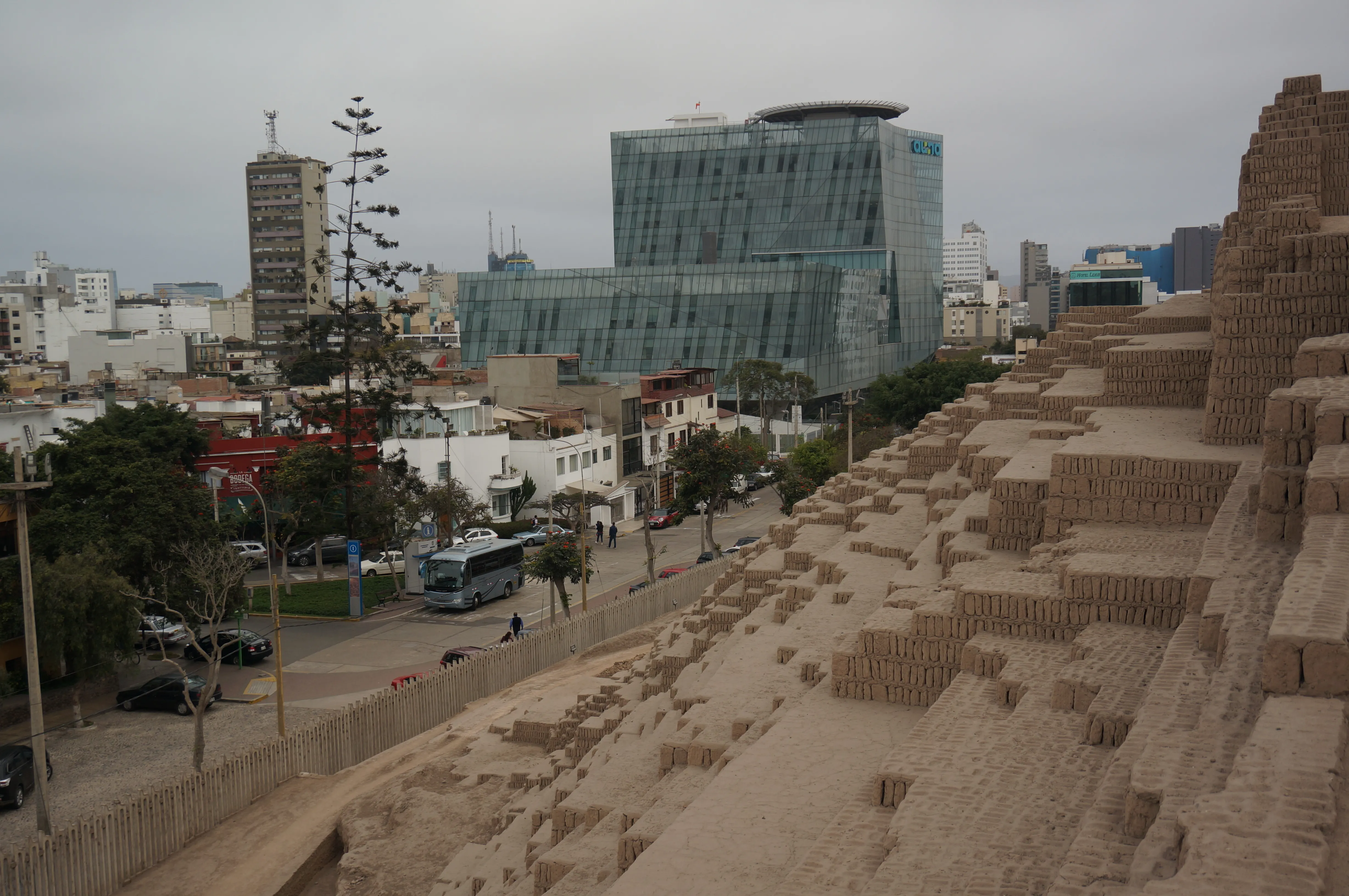 lima huaca pucllana buildings.CJQiETNE.jpg