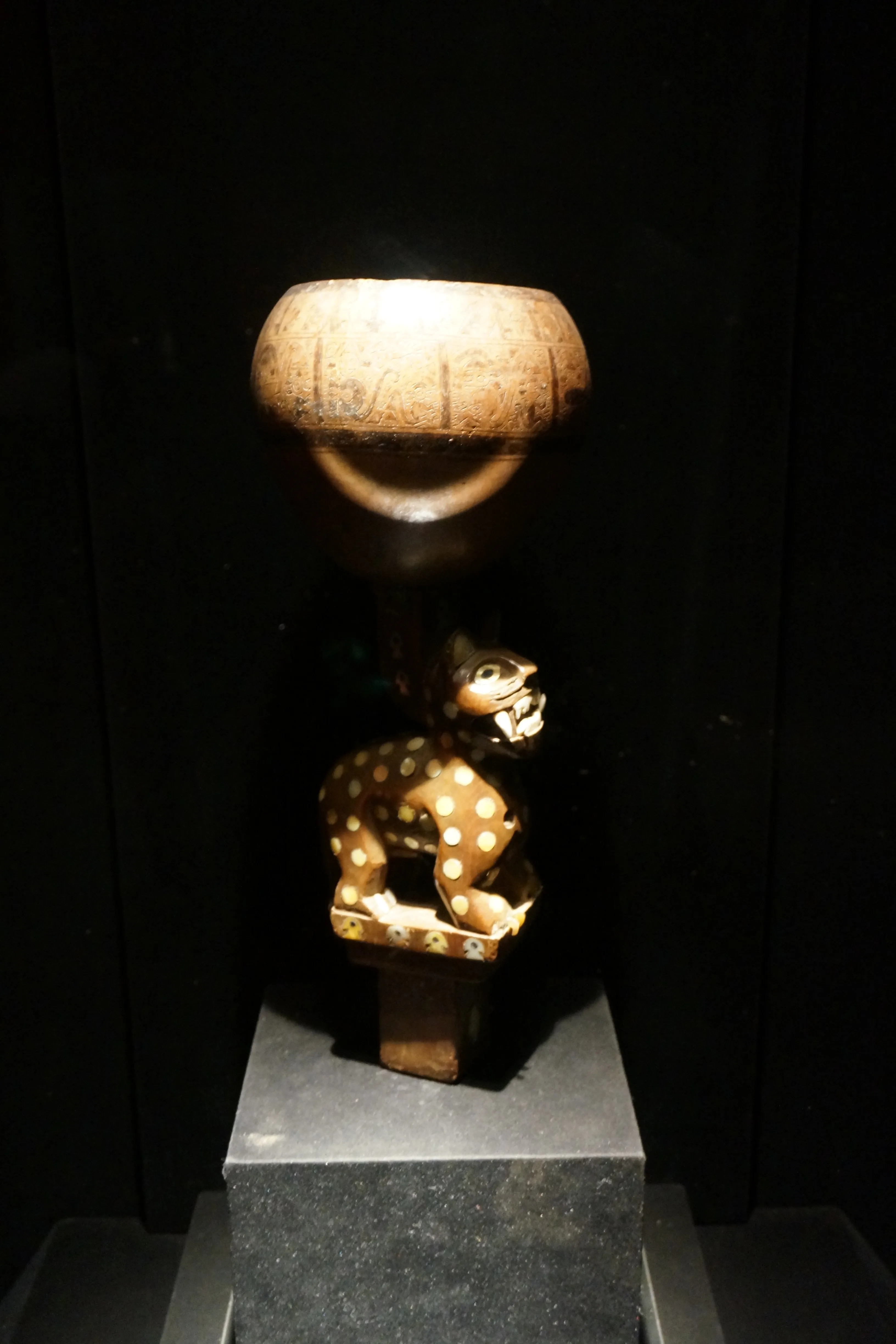 lima museum tall cat.BDWx4Ojg.jpg