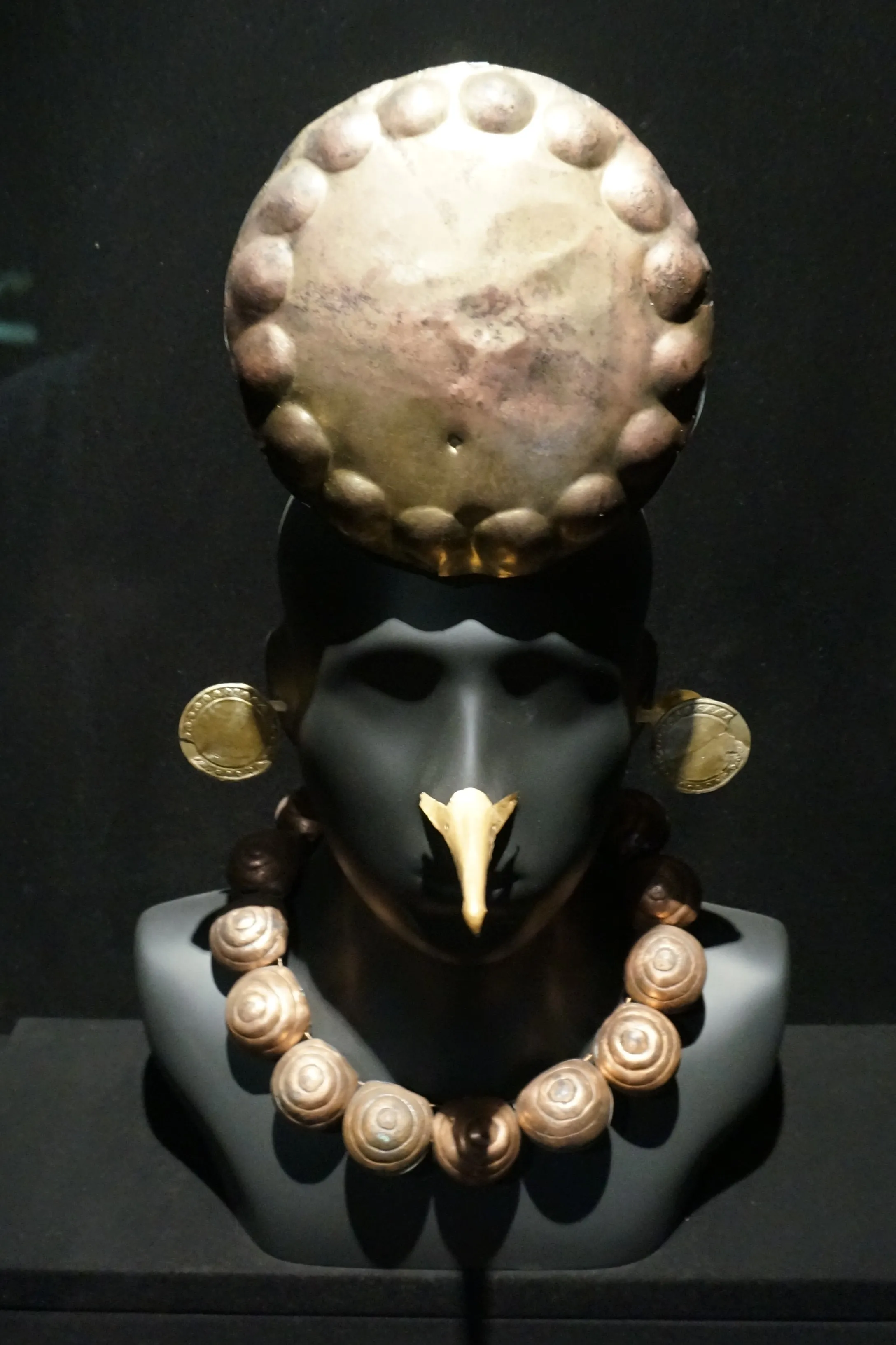 lima museum tall nose.BTC48Yce.jpg