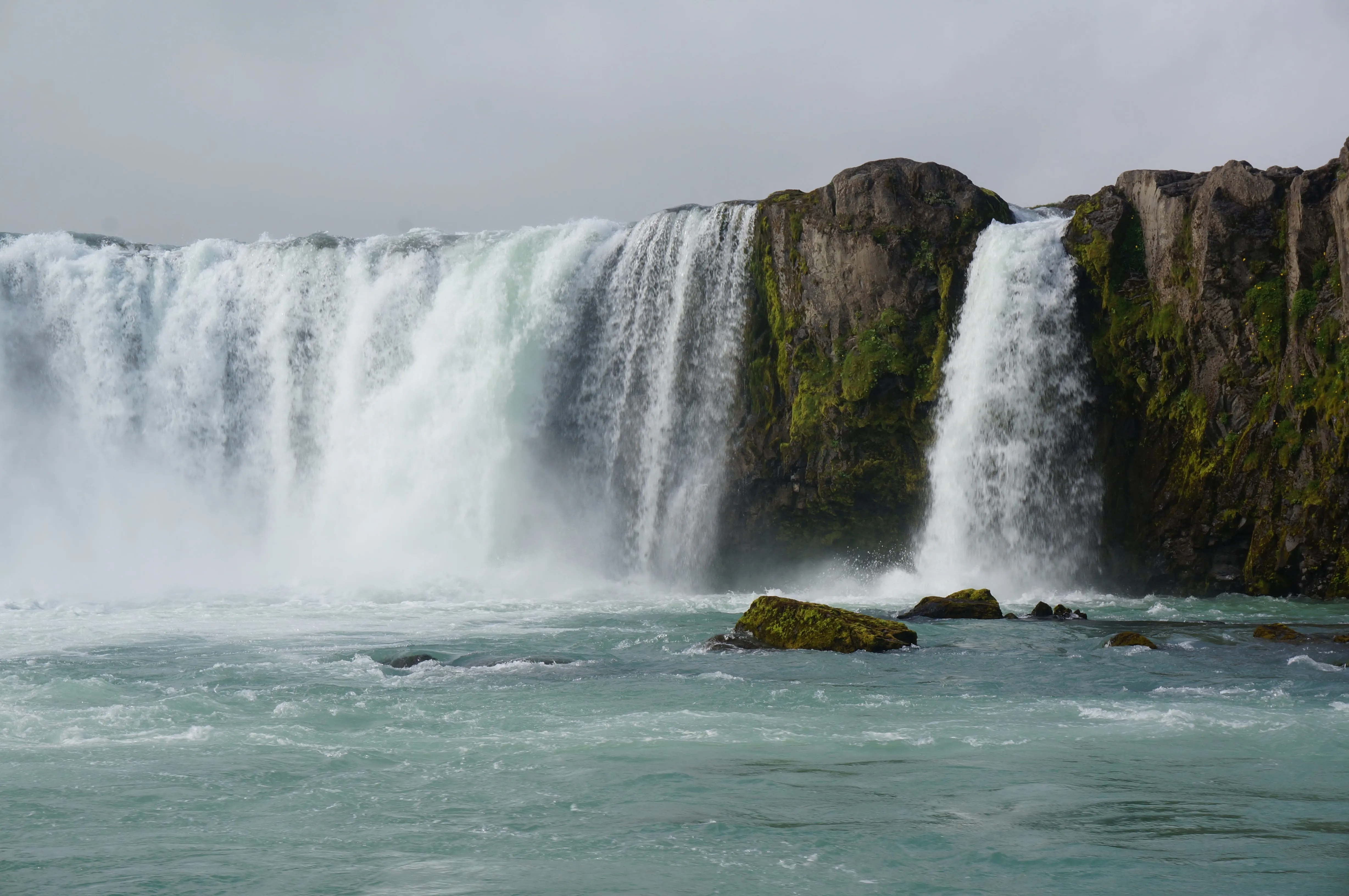 myvatn godafoss close.gAkoWeWo.jpg