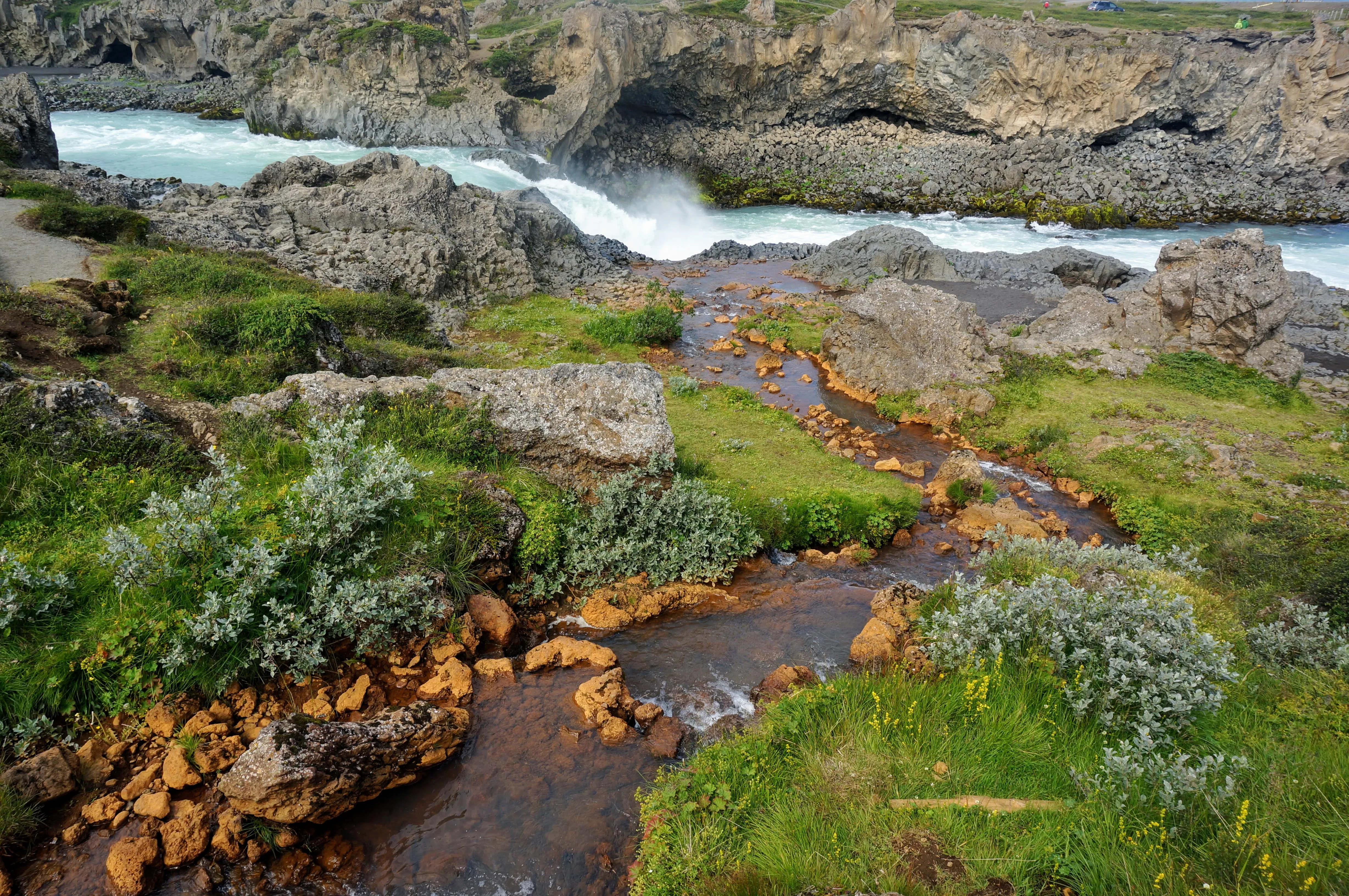 myvatn godafoss path right.BUuz0B3y.jpg