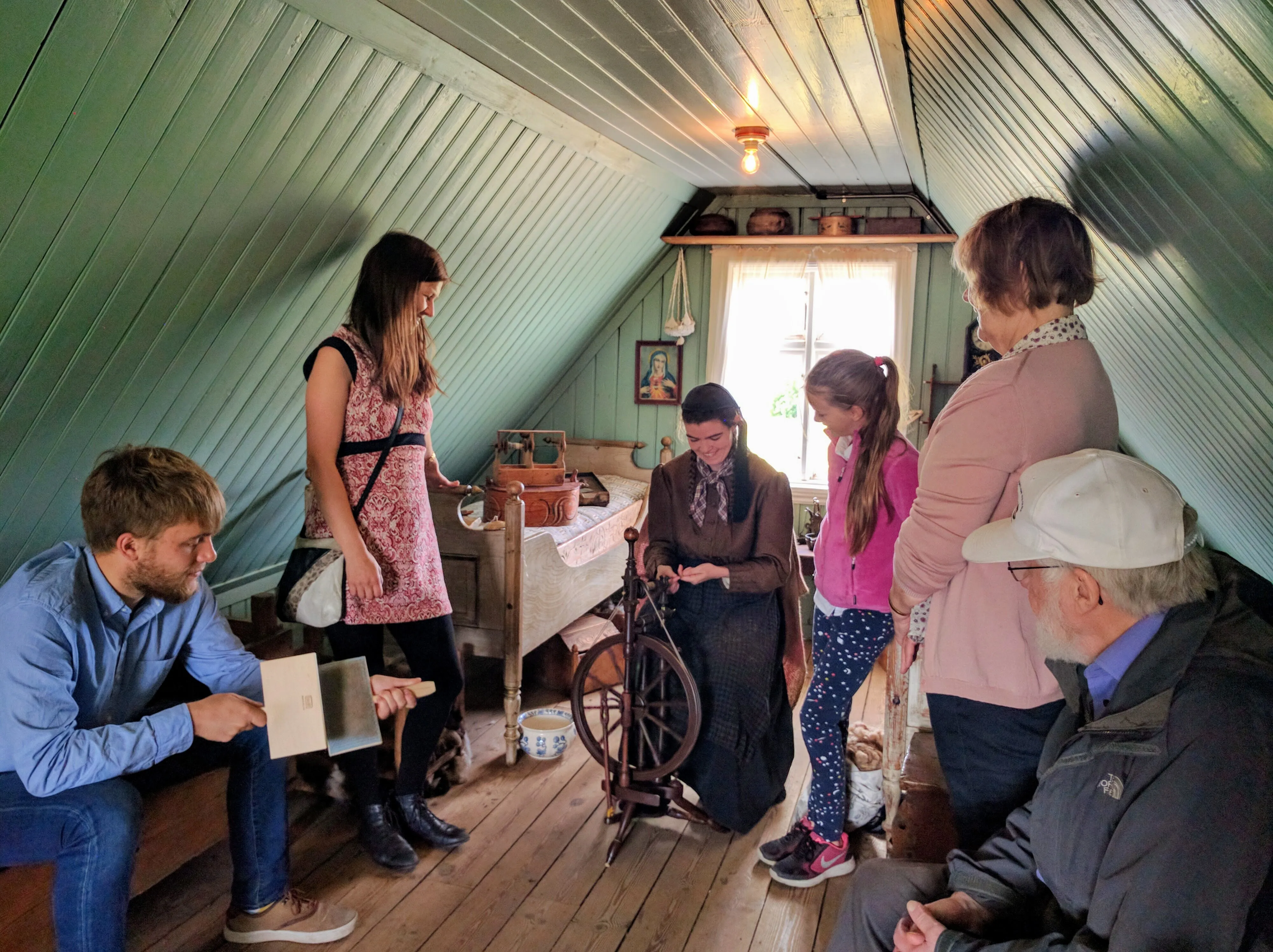 reykjavik farm group.DvrCwAVm.jpg