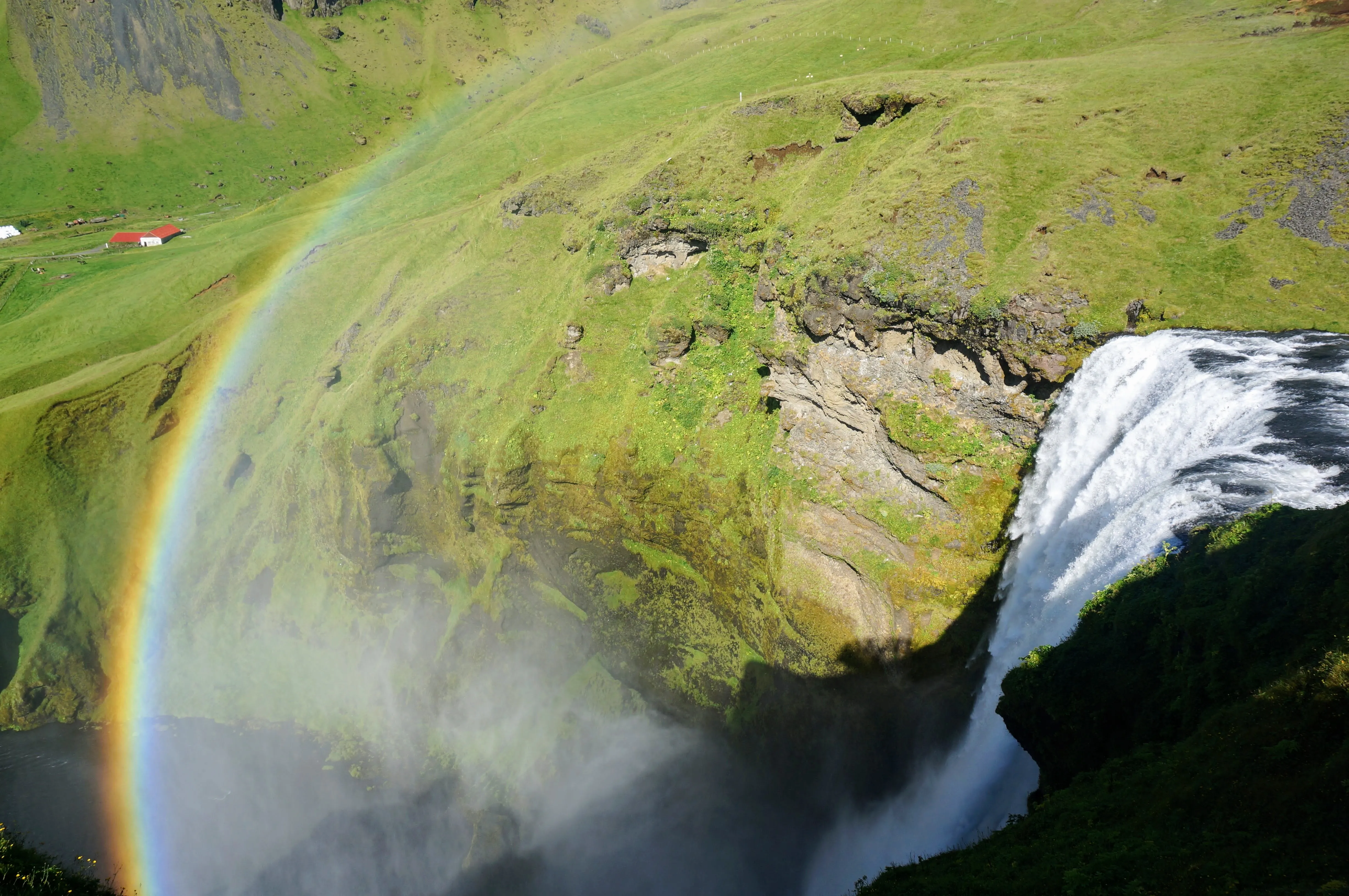south skogafoss rainbow.DHzd4QGX.jpg