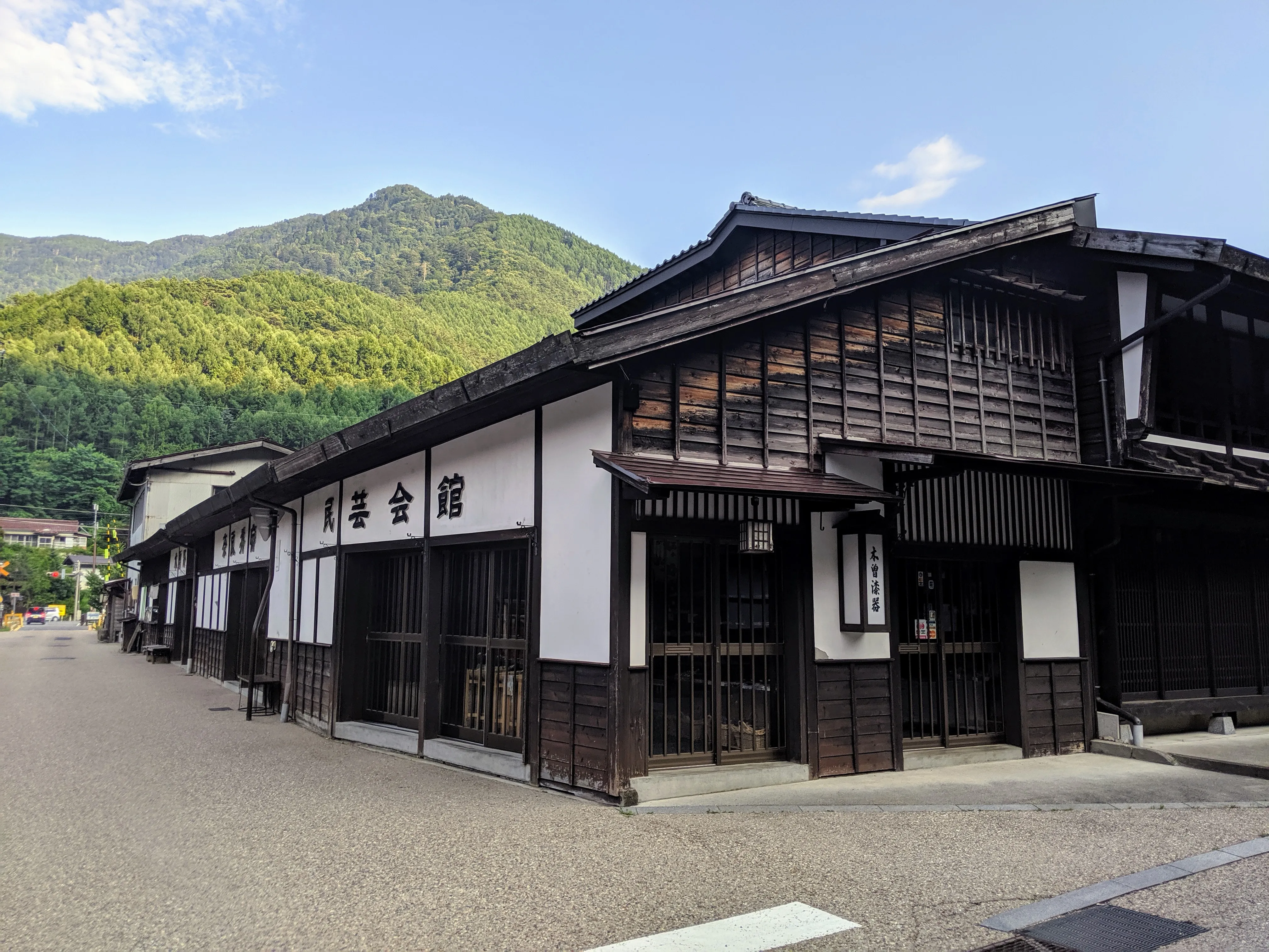 wood building.D79lTmov.jpg