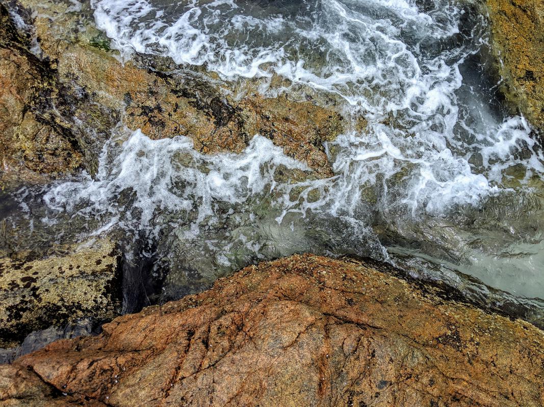 Freycinet water rocks