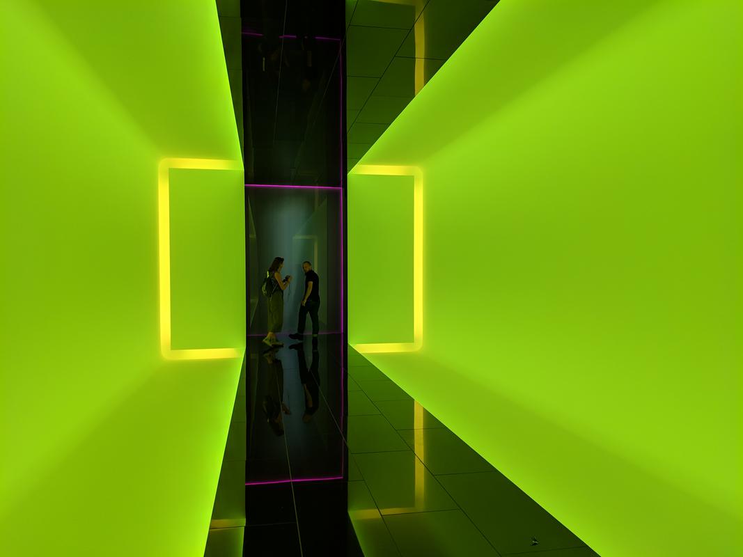 Mona hallway green